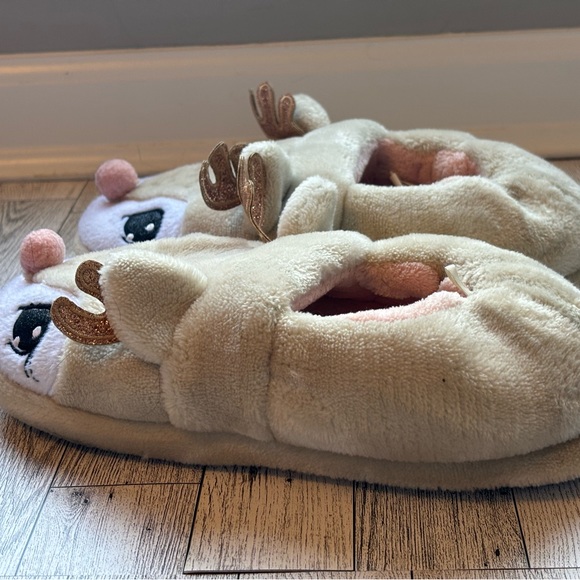 Justice Reindeer Slippers Medium/6-7 Glitter Antler Detail, Super Comfy - Picture 3 of 5
